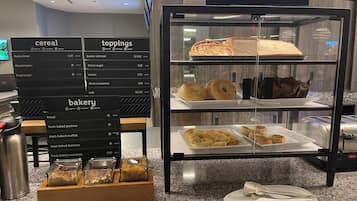 Petit déjeuner buffet (14.95 CAD par personne)