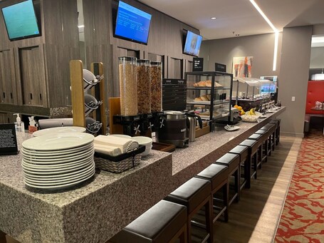Holiday Inn Winnipeg South, an IHG Hotel - Image 43