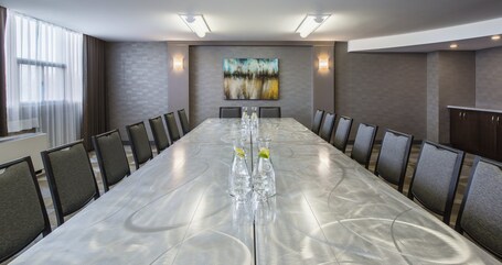 Holiday Inn Winnipeg South, an IHG Hotel - Image 27