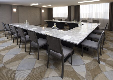 Holiday Inn Winnipeg South, an IHG Hotel - Image 38