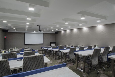 Holiday Inn Winnipeg South, an IHG Hotel - Image 50