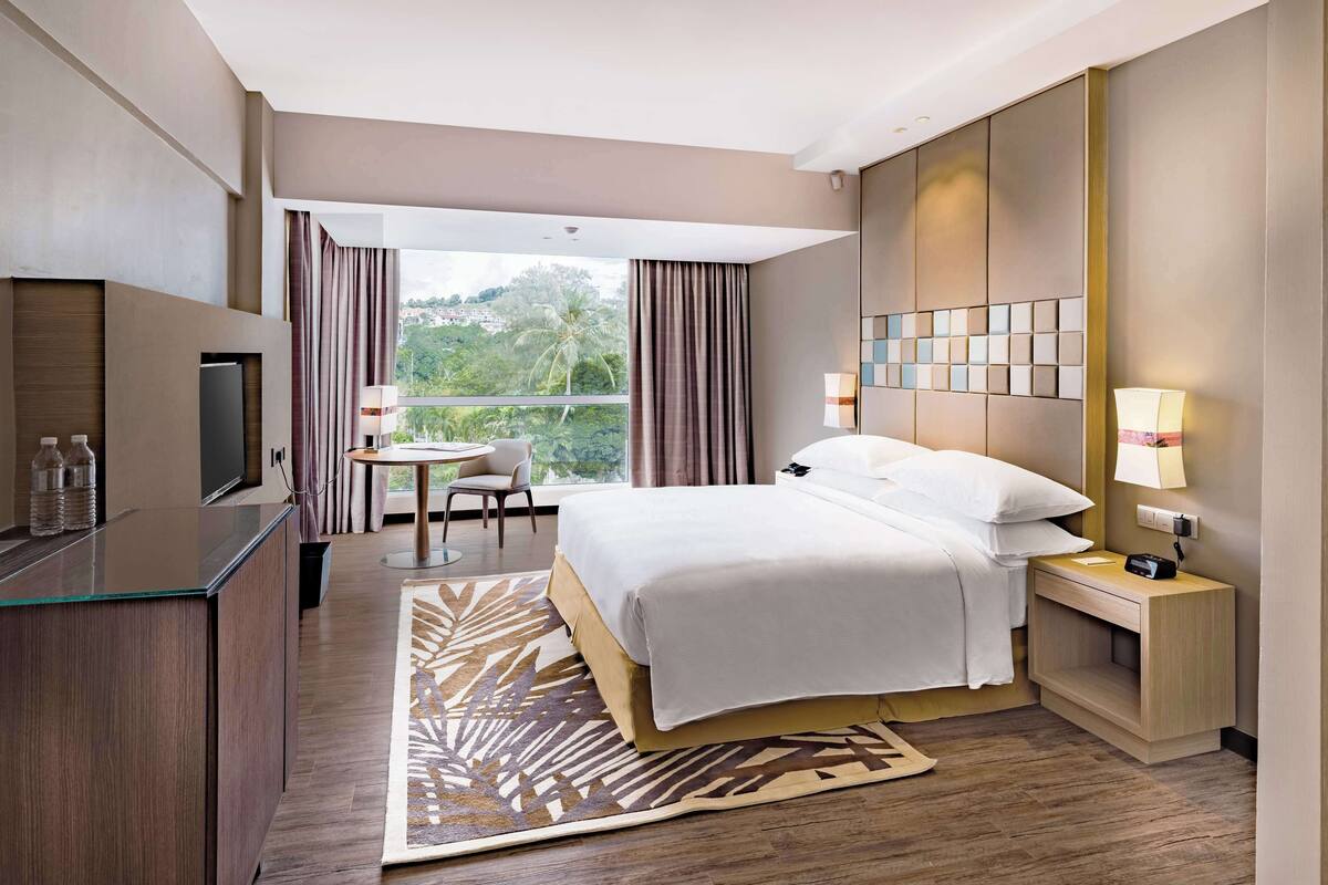 1 bedroom, in-room safe, desk, laptop workspace