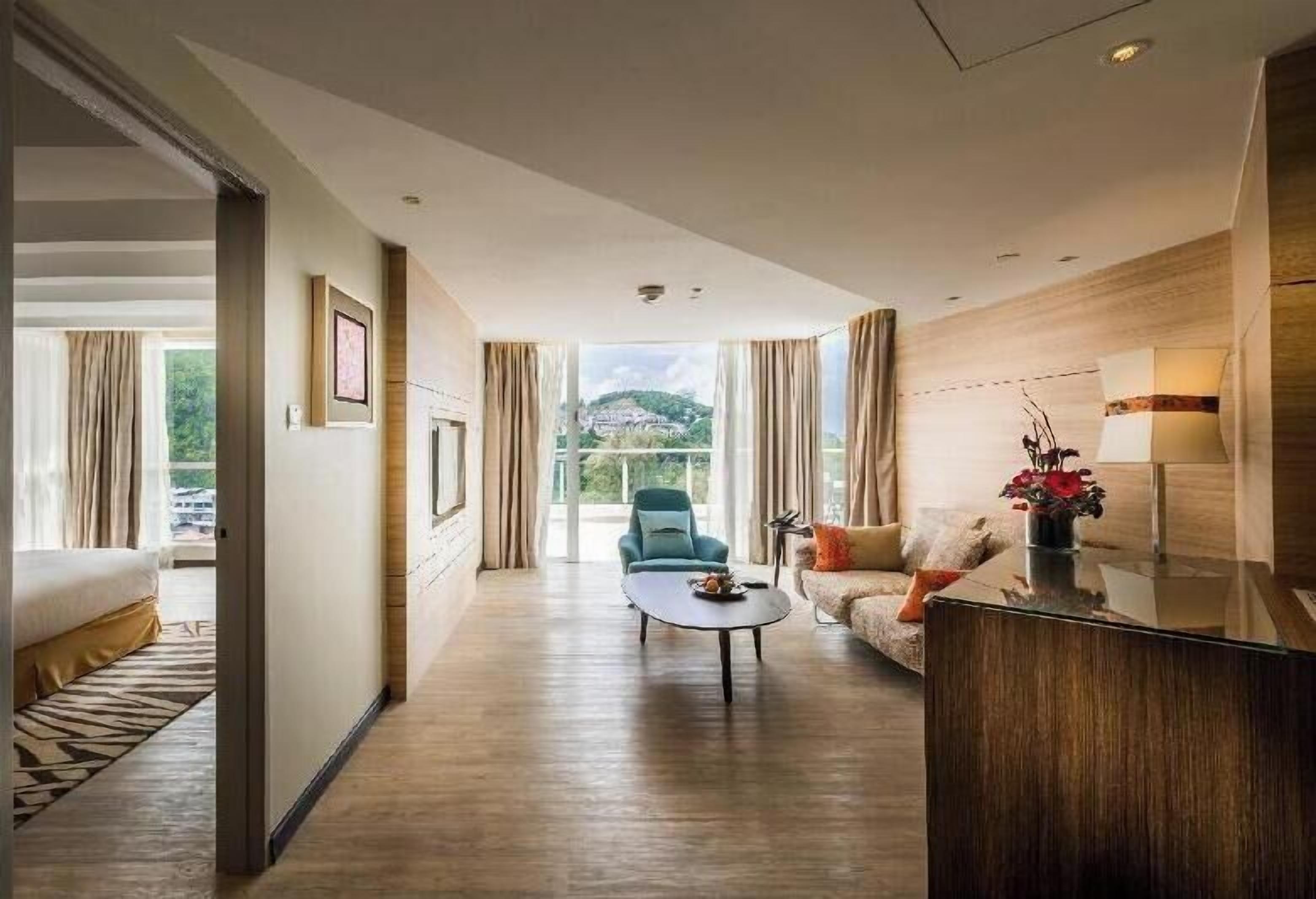 Living area | 40-inch flat-screen TV with satellite channels, TV, iPod dock