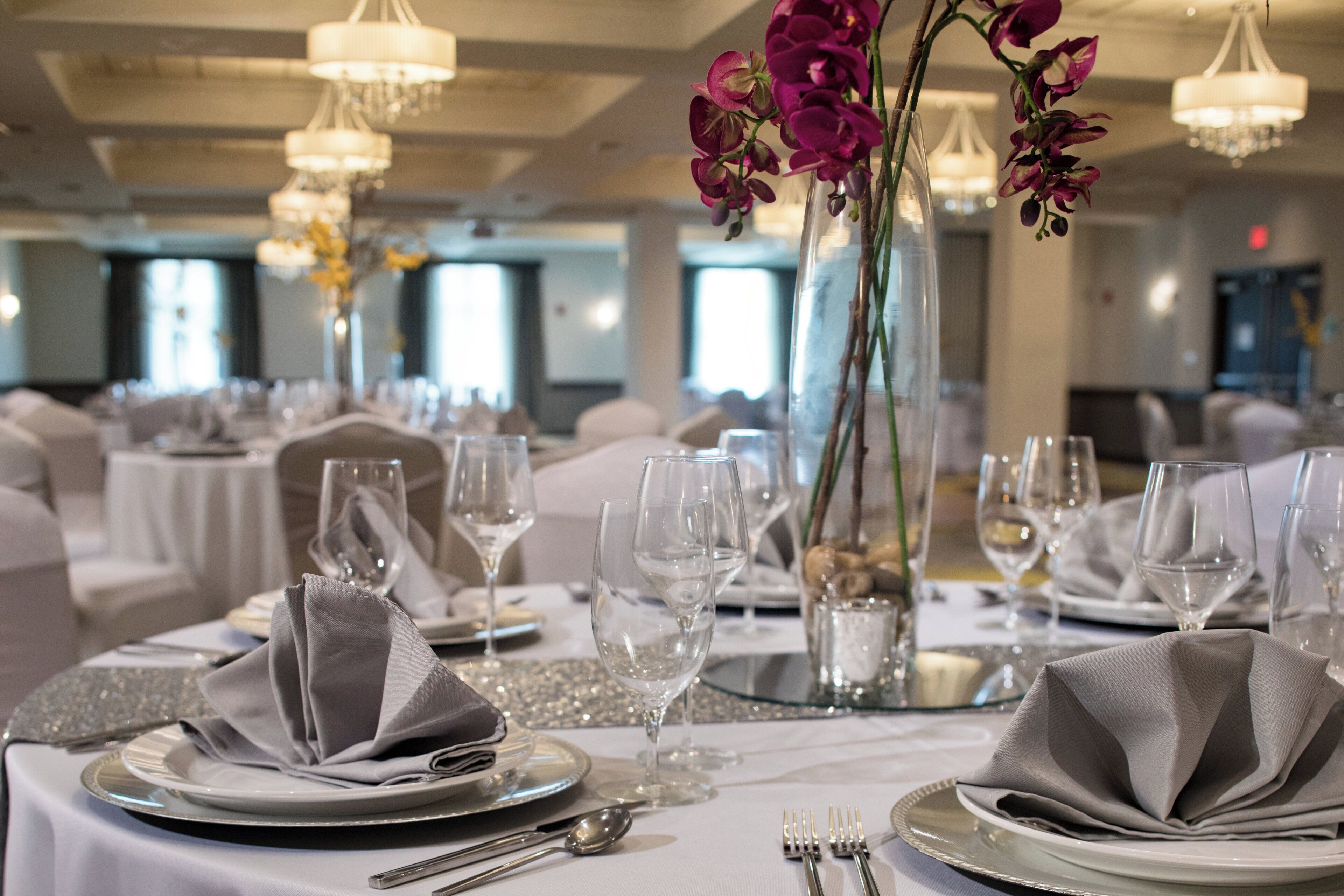 Photo - Crowne Plaza Chicago SW - Burr Ridge by IHG
