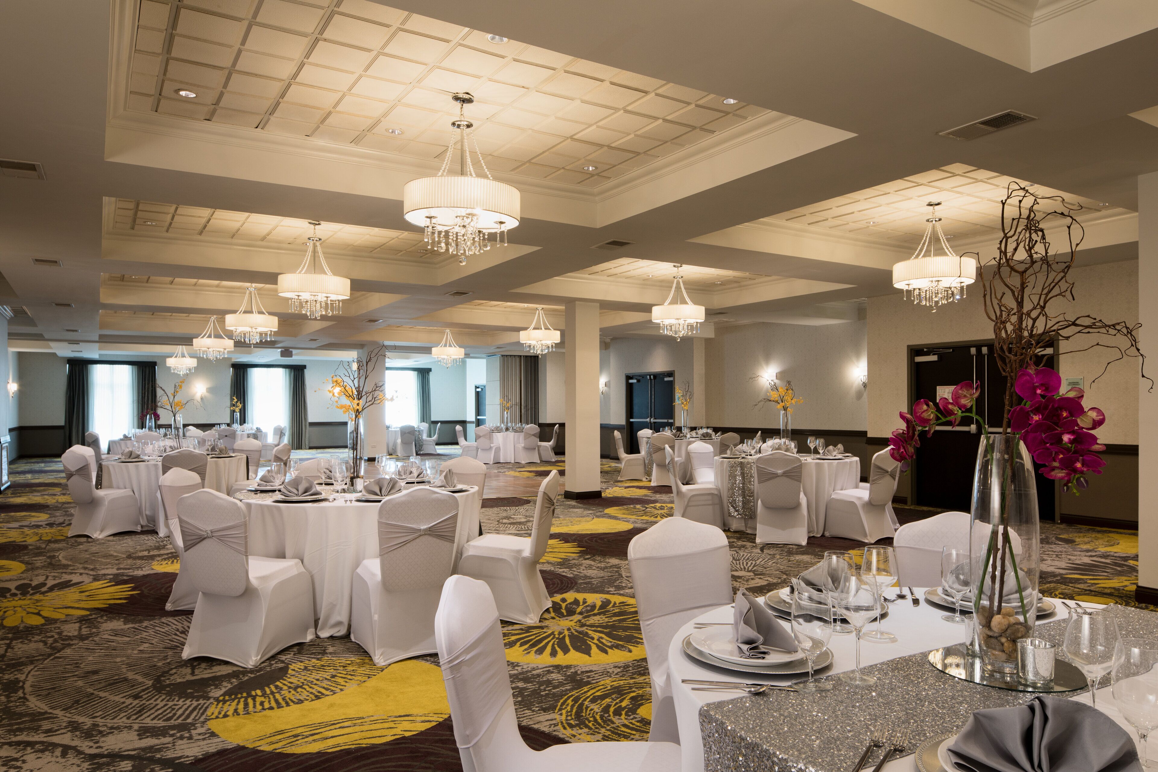 Photo - Crowne Plaza Chicago SW - Burr Ridge by IHG