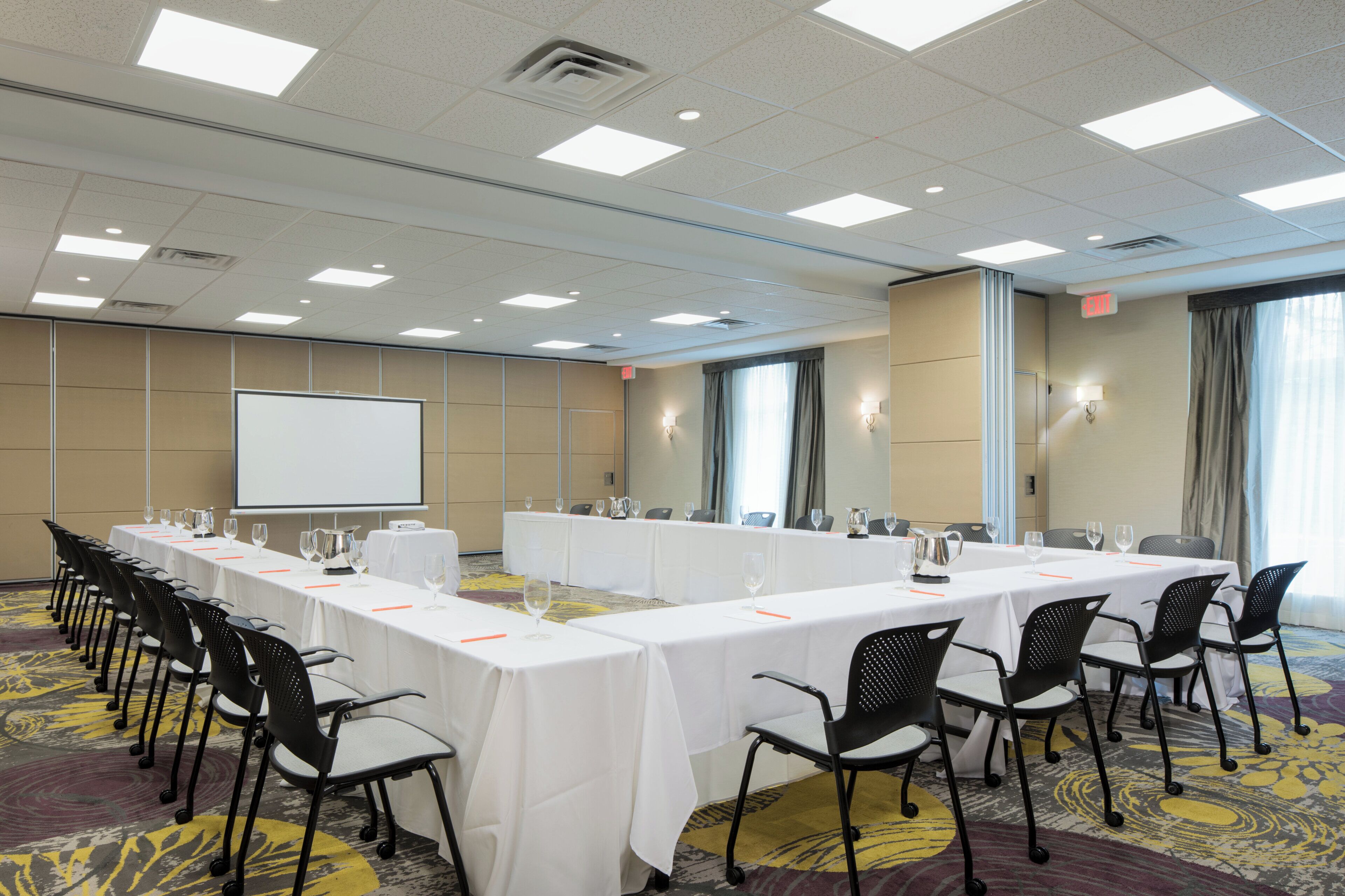 Photo - Crowne Plaza Chicago SW - Burr Ridge by IHG