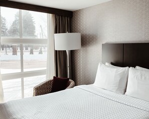 1 bedroom, premium bedding, pillow-top beds, desk