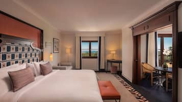 Suite Deluxe, 1 habitación, balcón, vistas al mar (Balcony) | Ropa de cama hipoalergénica, minibar, caja fuerte y escritorio