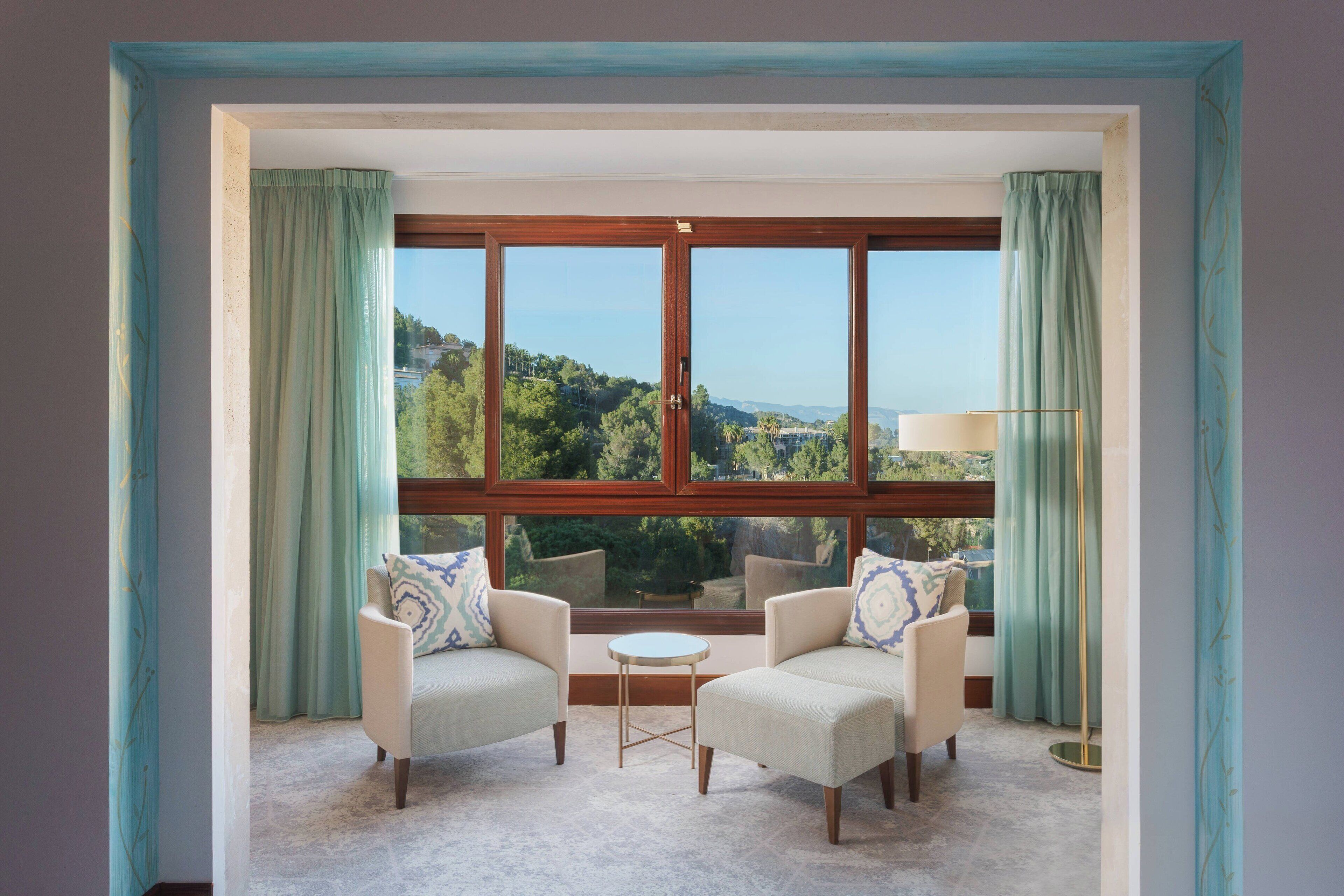 Hypoallergeen beddengoed, een minibar, een kluis op de kamer, een bureau