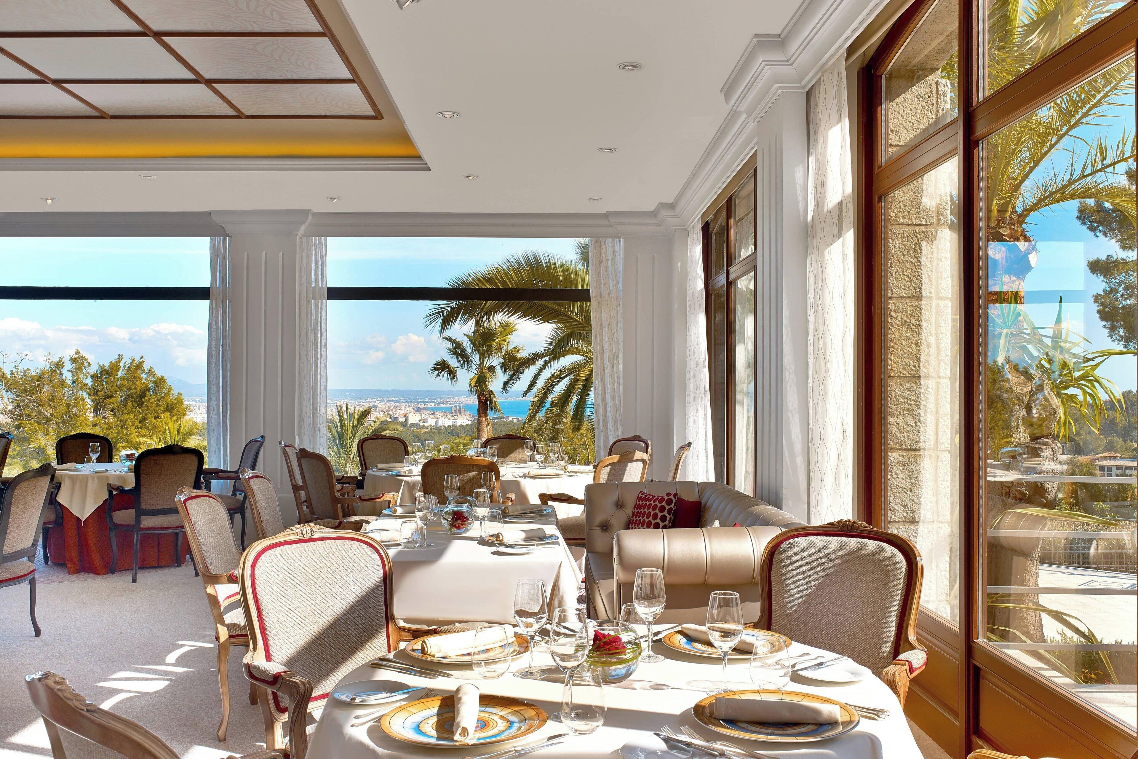 2 restaurants, breakfast, lunch served; local and international cuisine