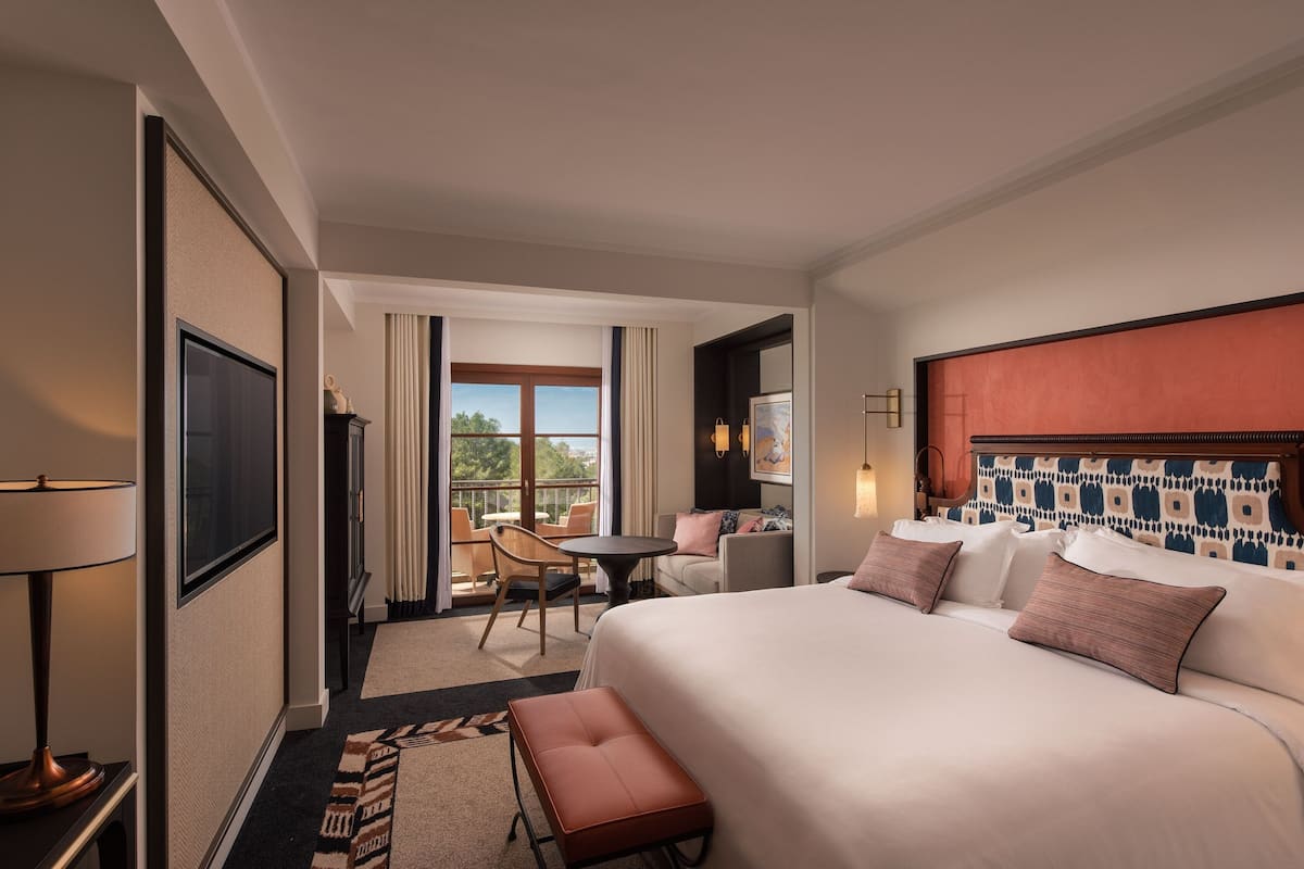 Deluxe Room, 1 King Bed, Non Smoking, Garden View (Balcony) | Hypo-allergenic bedding, minibar, in-room safe, desk