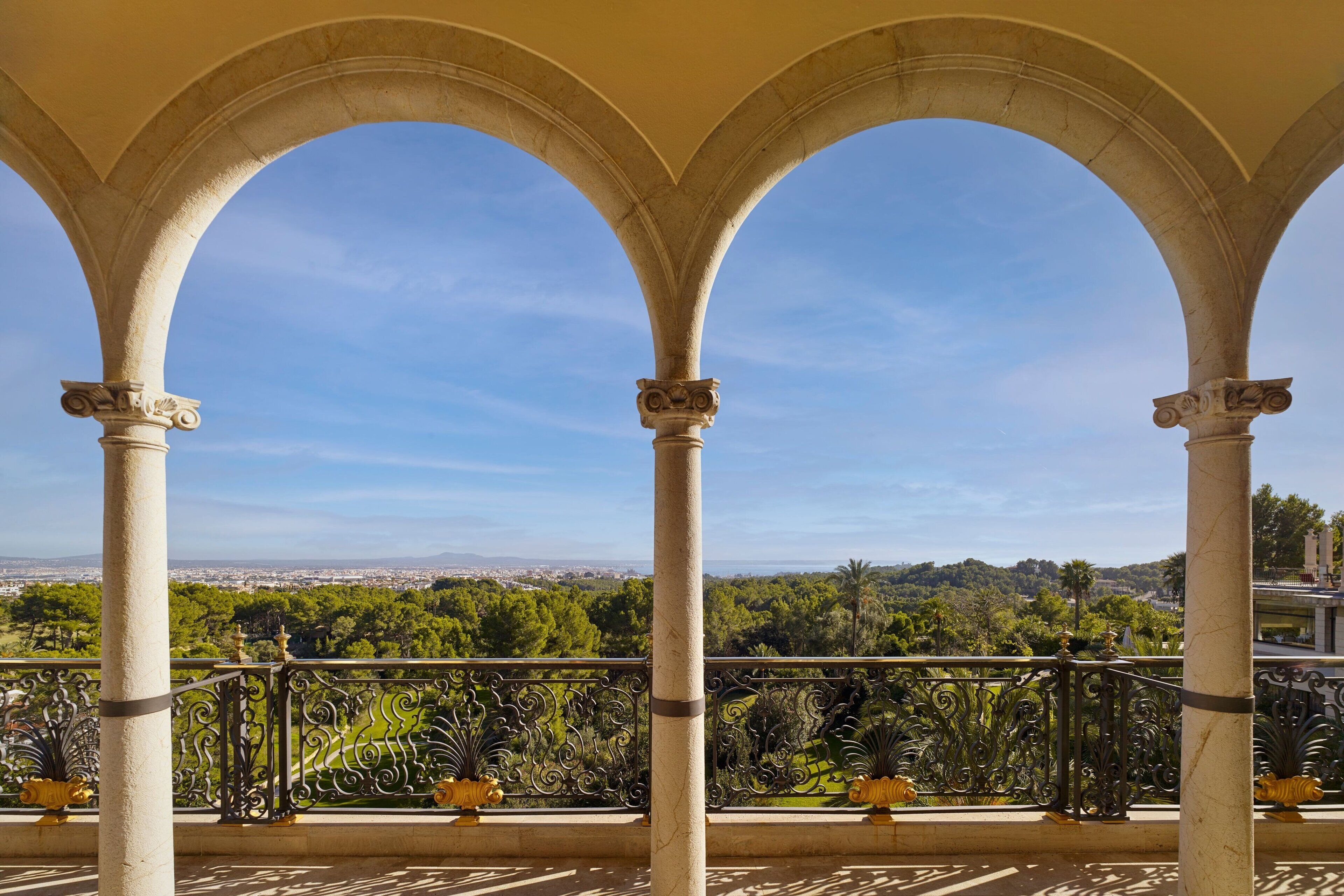 Royal suite, 1 slaapkamer, uitzicht op baai (Balcony) | Hypoallergeen beddengoed, een minibar, een kluis op de kamer, een bureau