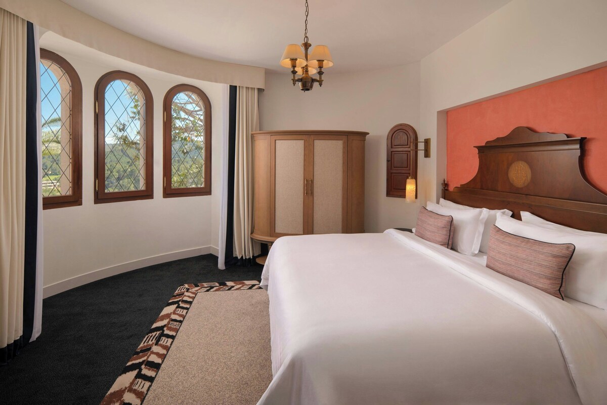 Suite clásica, 1 habitación, balcón, vista al resort (Balcony) | Ropa de cama hipoalergénica y minibar