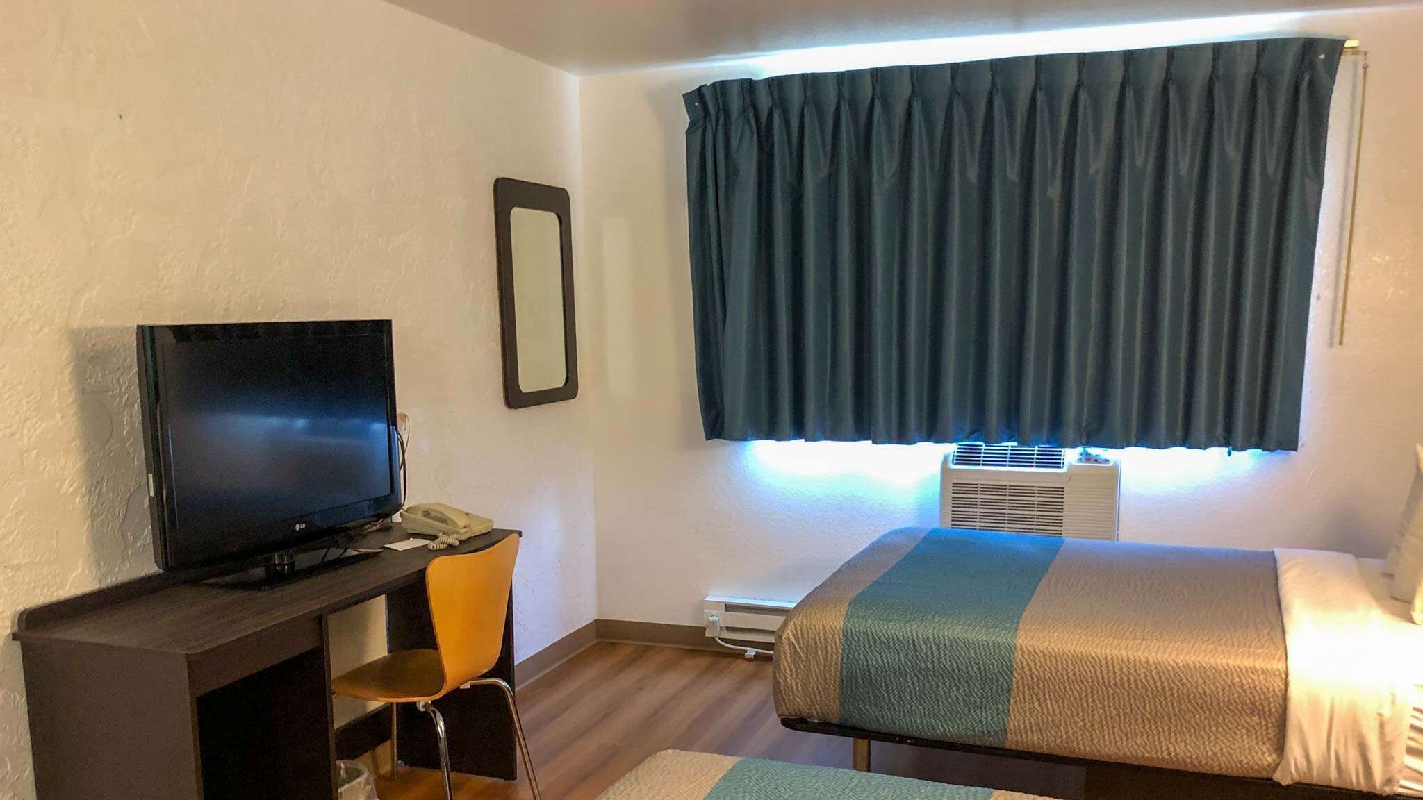 Bureau, Wi-Fi gratuit, draps fournis