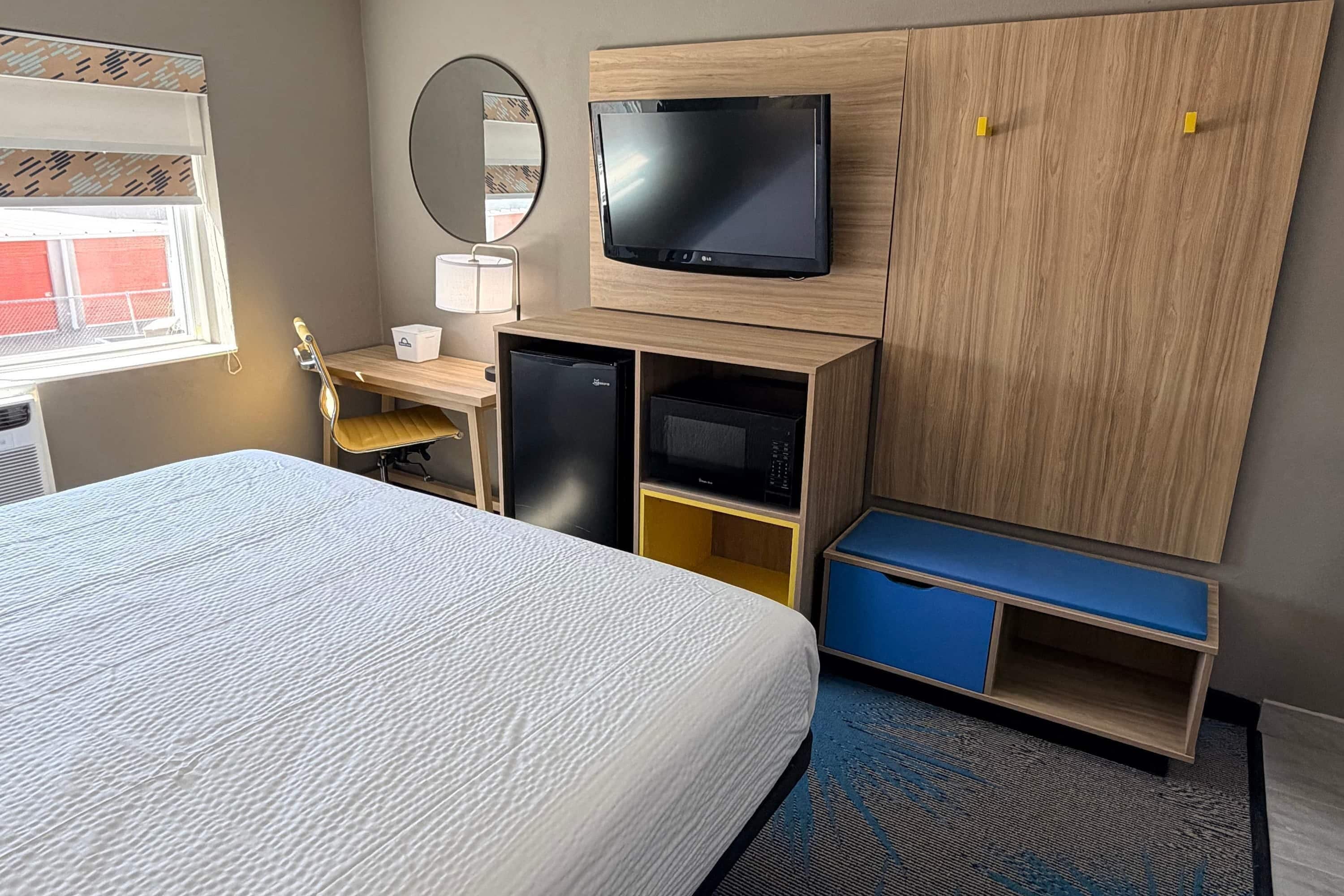 Escritorio, wifi gratis y ropa de cama 
