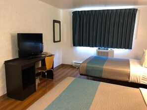 Meja kerja, Wi-Fi gratis, dan seprai linen