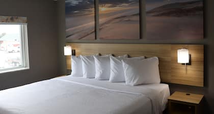 Days Inn by Wyndham La Crosse