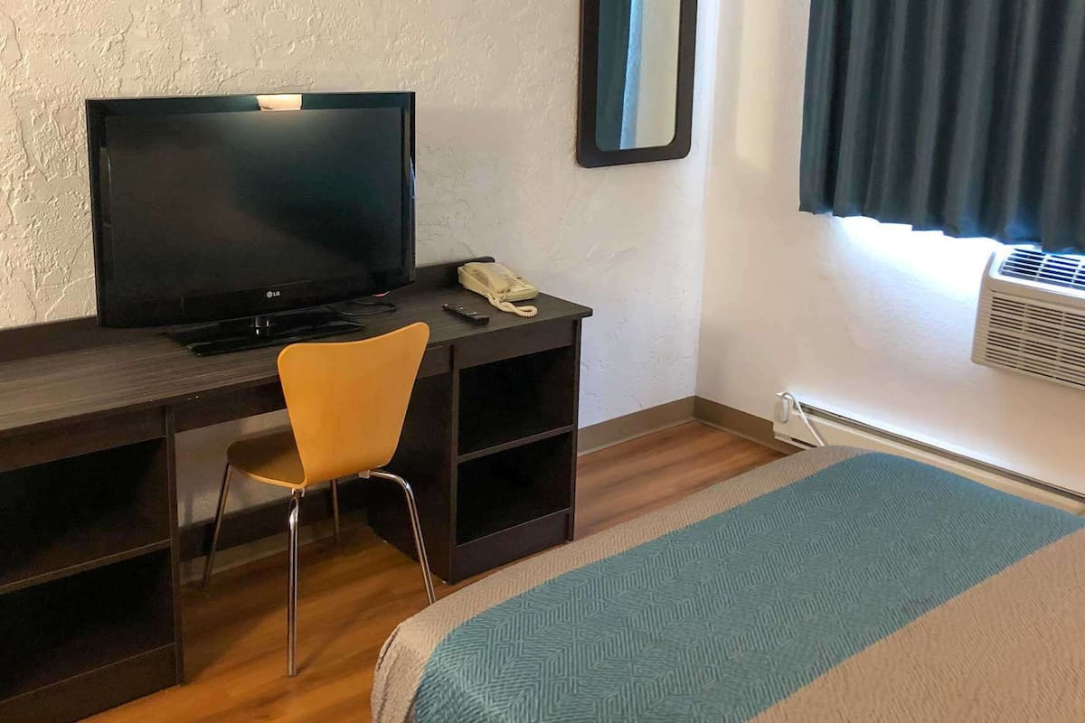 Desk, free WiFi, bed sheets