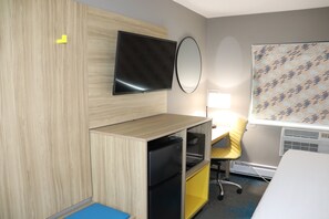 Desk, free WiFi, bed sheets - Days Inn by Wyndham La Crosse (La Crosse)