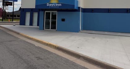 Days Inn by Wyndham La Crosse