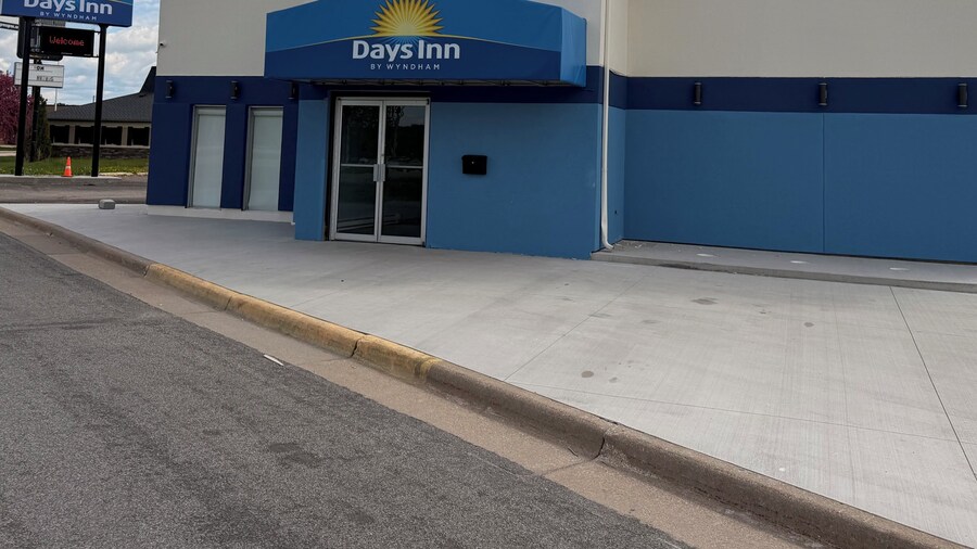 Days Inn by Wyndham La Crosse