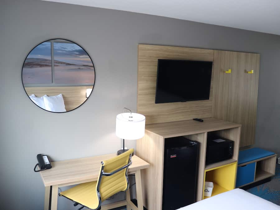 Desk, free WiFi, bed sheets