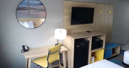 Days Inn by Wyndham La Crosse