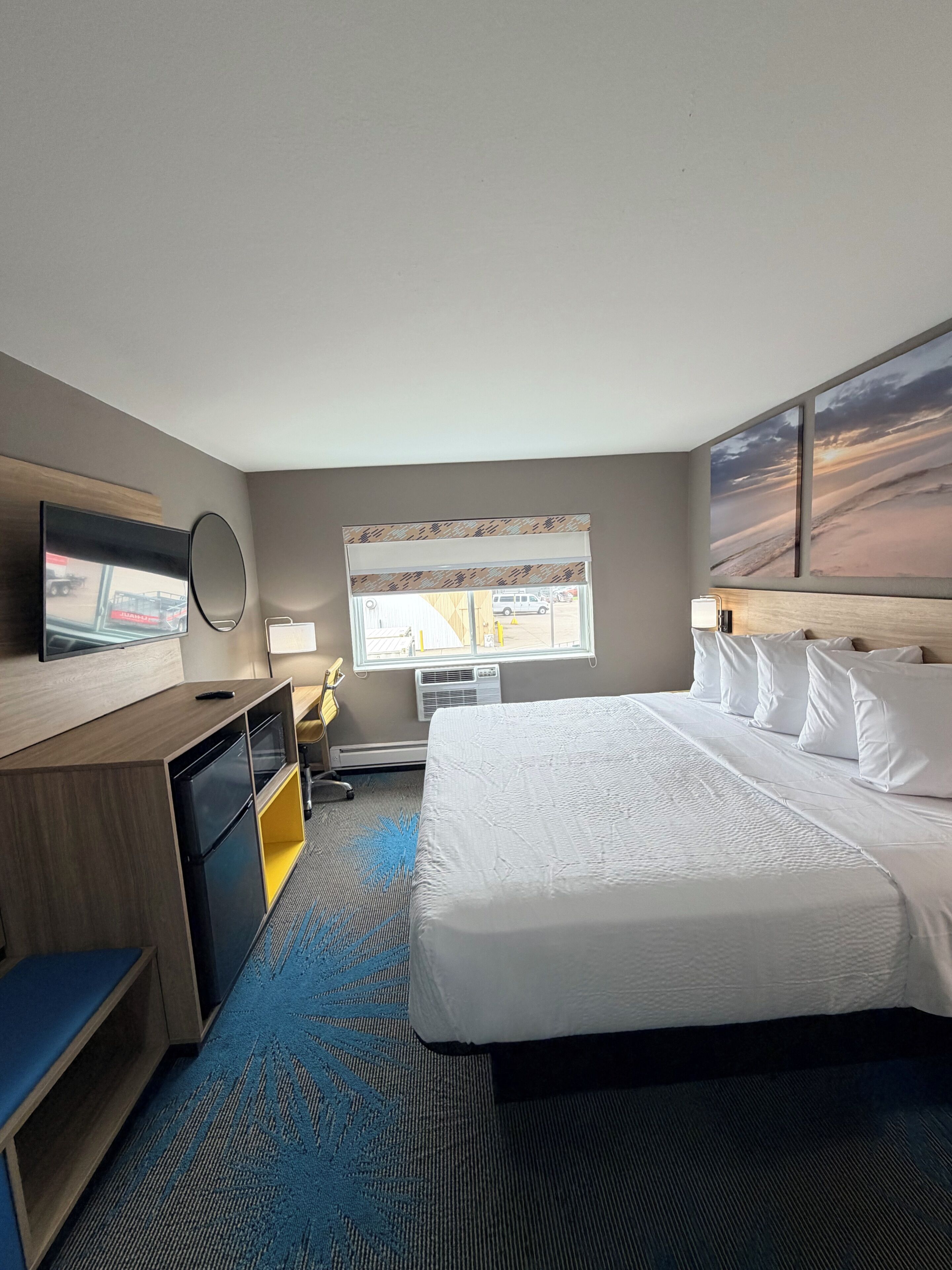 Desk, free WiFi, bed sheets