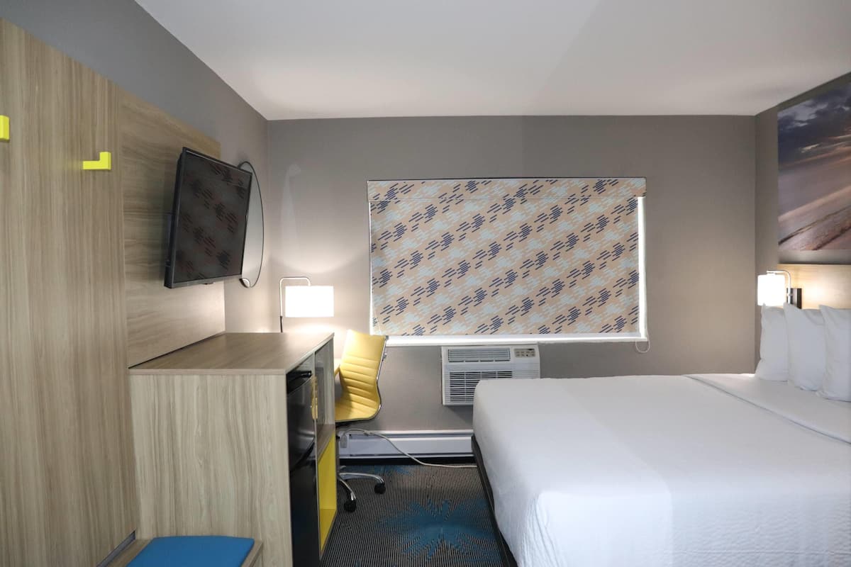 Desk, free WiFi, bed sheets