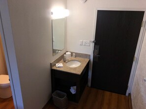 Ensemble douche/baignoire, serviettes fournies