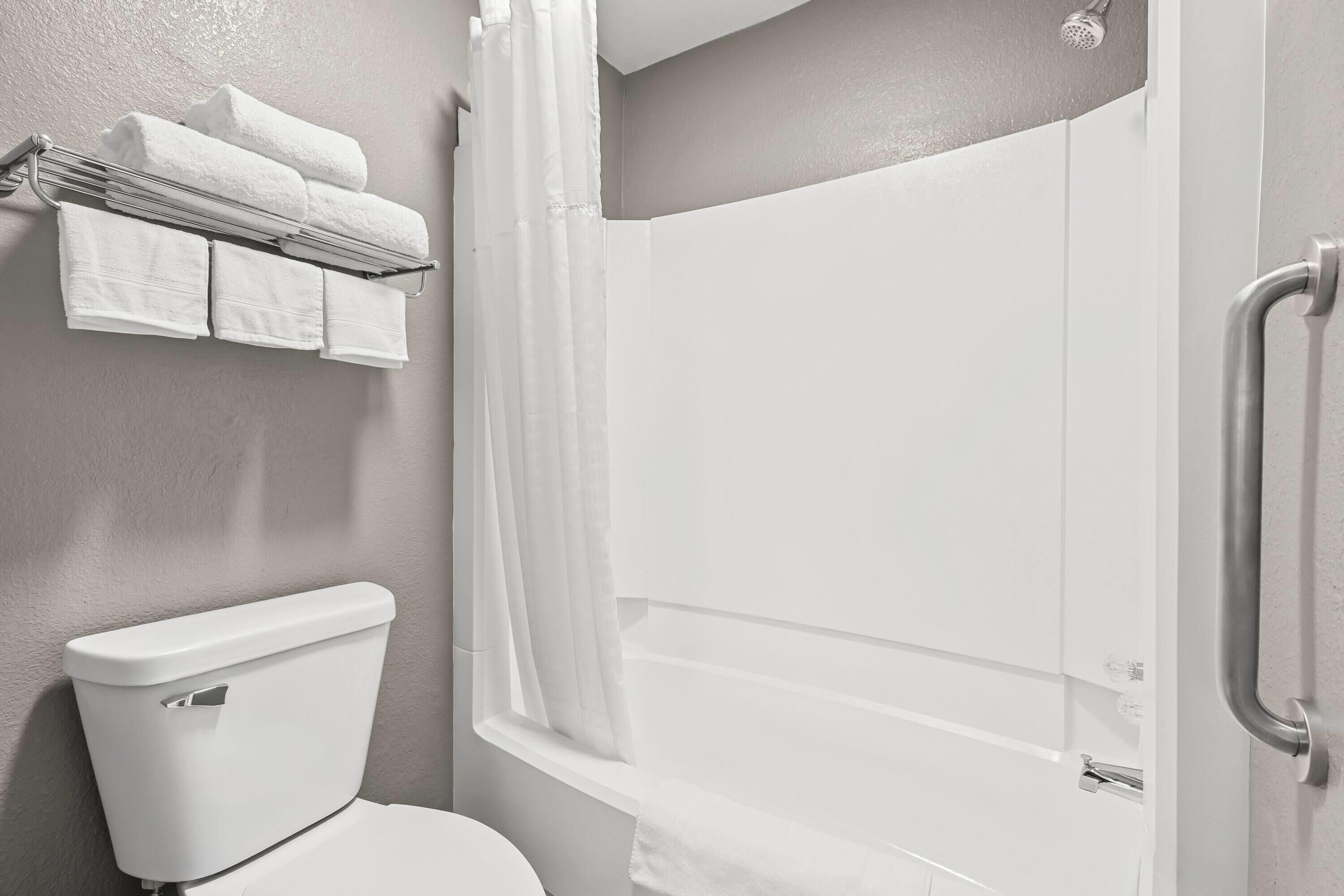 Room, 1 King Bed, Mobility Accessible, Non Smoking (Bathtub w/ Grab Bars) | Accessible bathroom