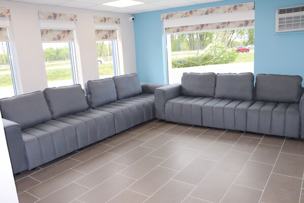 Reception - Days Inn by Wyndham La Crosse (La Crosse)
