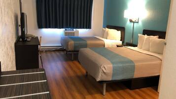 Een bureau, gratis wifi, beddengoed