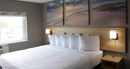 Days Inn by Wyndham La Crosse