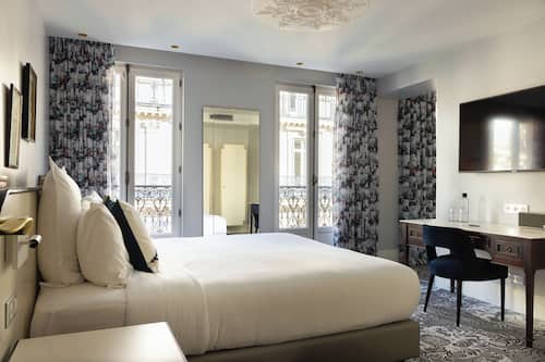 Deluxe Afterworks | Premium bedding, pillowtop beds, minibar, in-room safe