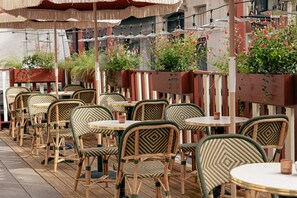 2 restauranter, frokost, lunsj og brunsj serveres, vegetarretter