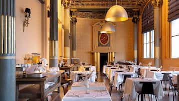 Dagelijks ontbijtbuffet (EUR 30 per persoon)