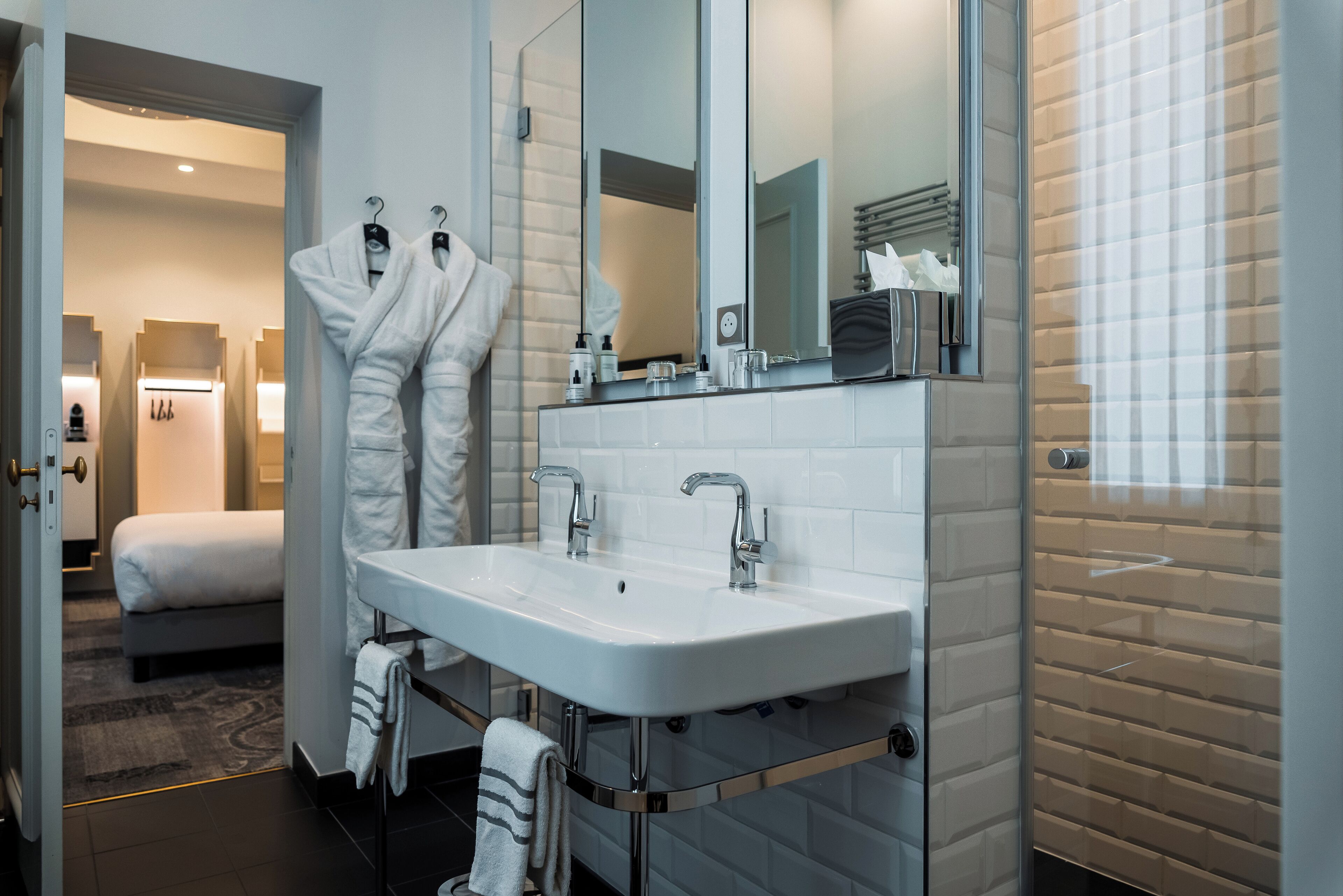 junior suite afterworks | bathroom | bathrobes, slippers, towels