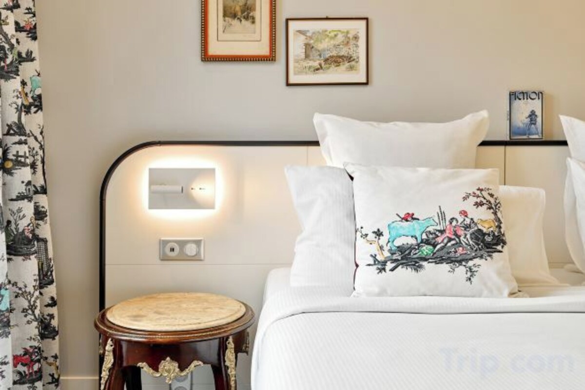 Premium bedding, pillowtop beds, minibar, in-room safe