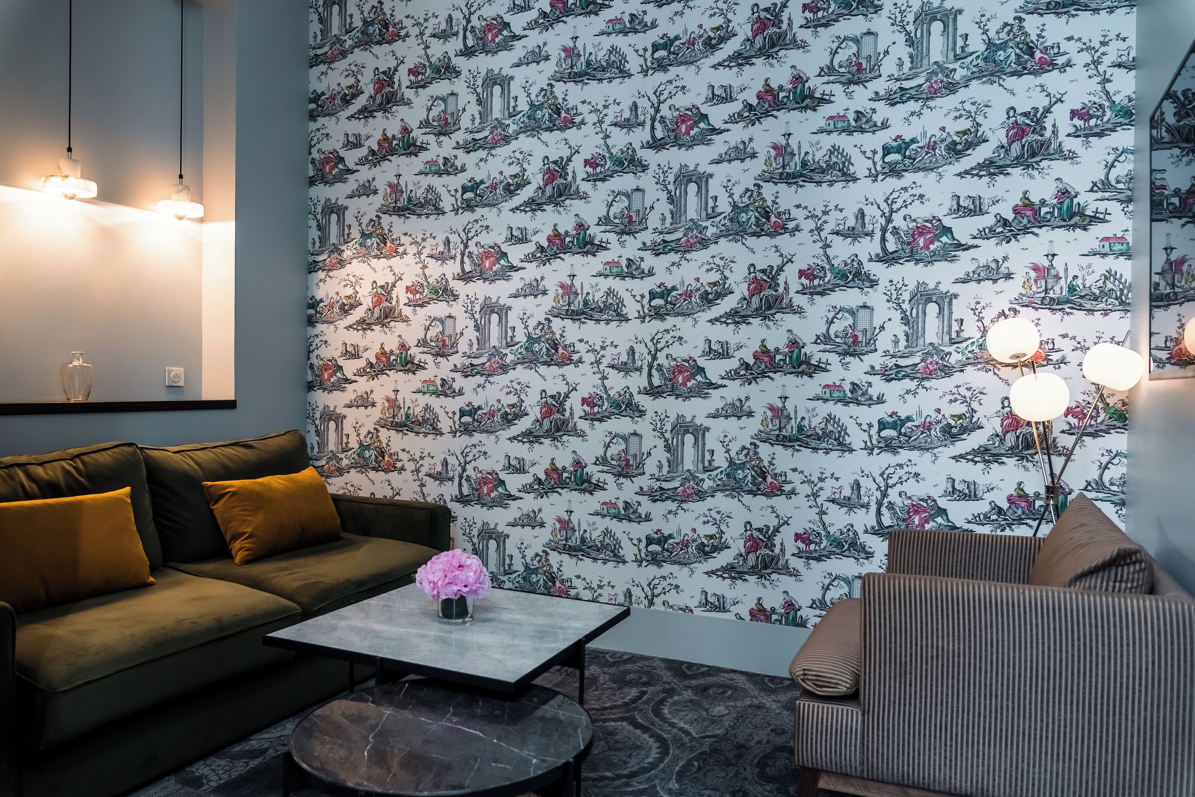 junior suite afterworks | living area | flat-screen tv