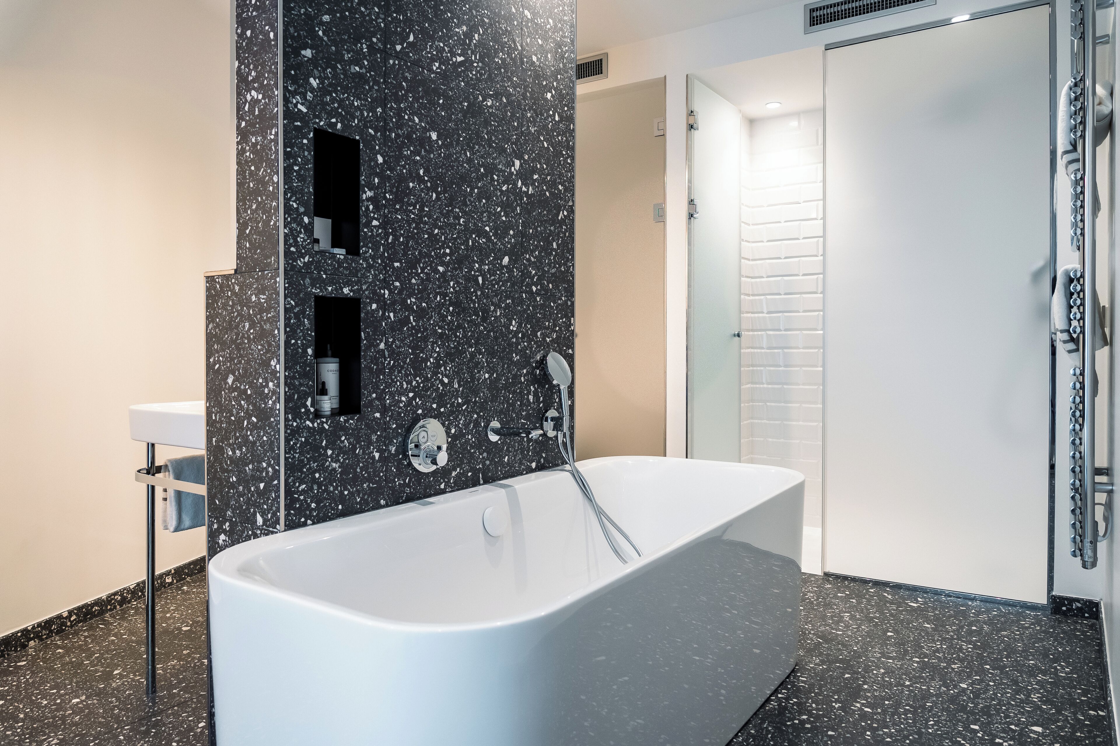 deluxe afterworks | bathroom | bathrobes, slippers, towels