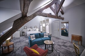 Junior Suite Afterworks | Sängtillbehör av högsta kvalitet, bäddmadrasser och minibar