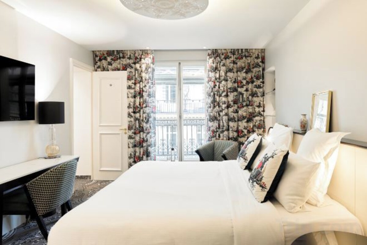 Premium bedding, pillowtop beds, minibar, in-room safe