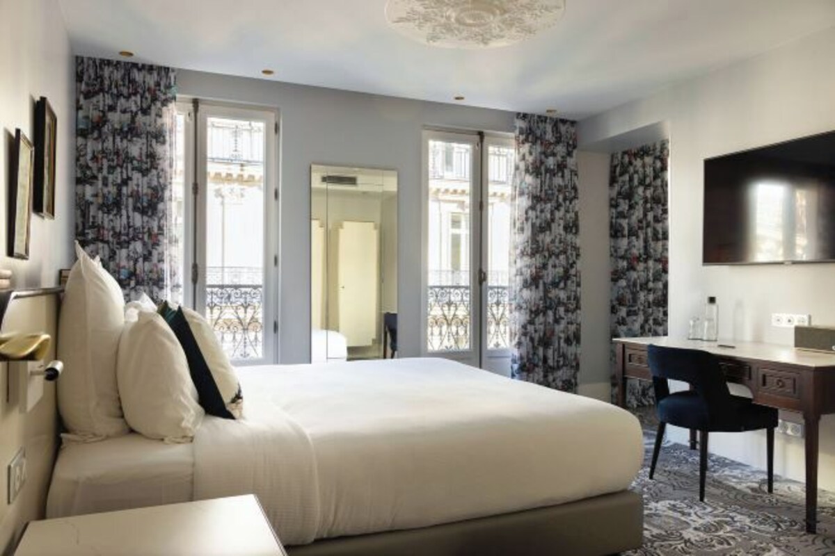 Premium bedding, pillowtop beds, minibar, in-room safe