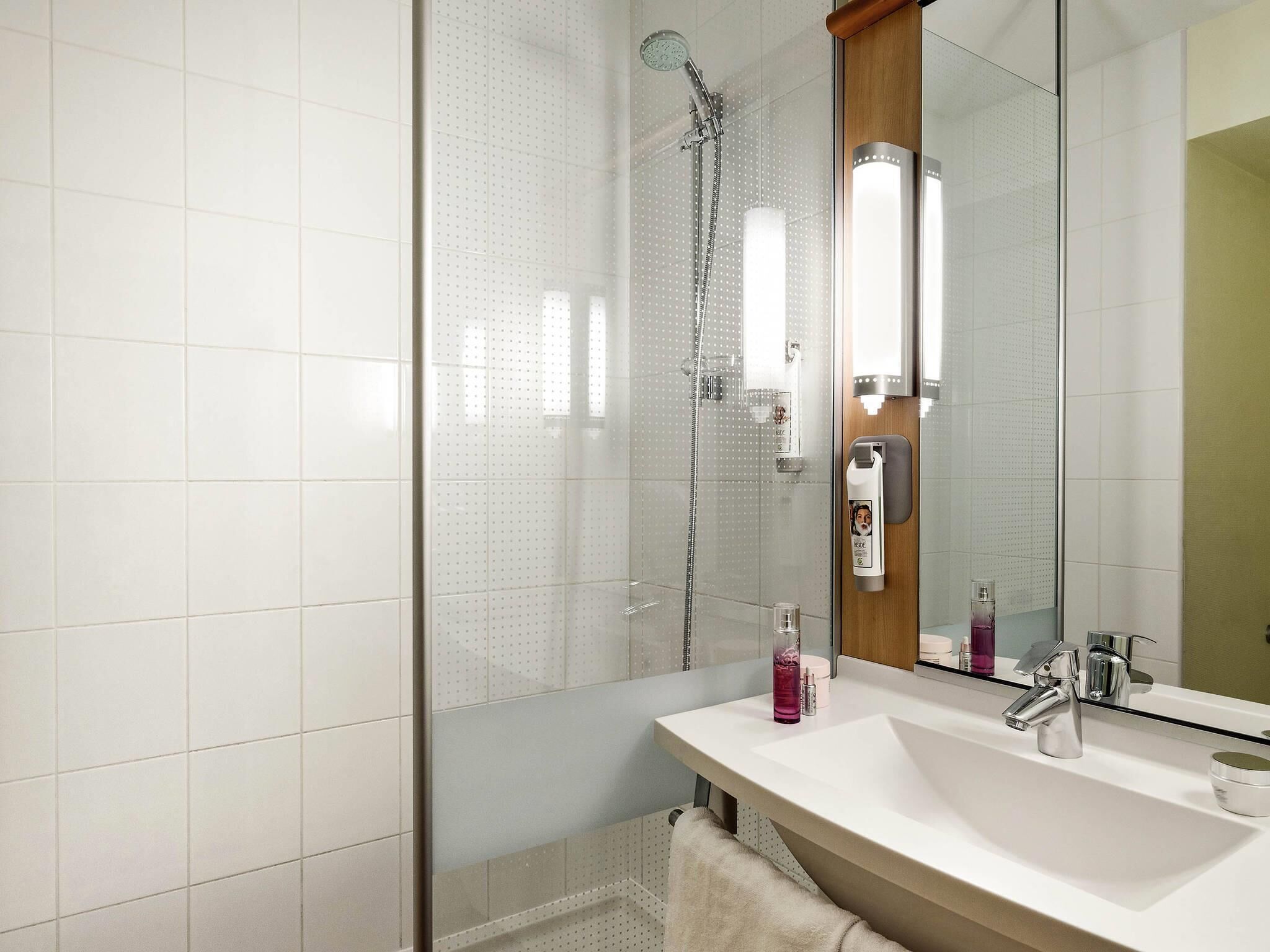 desk, laptop workspace, soundproofing, free cots/infant beds