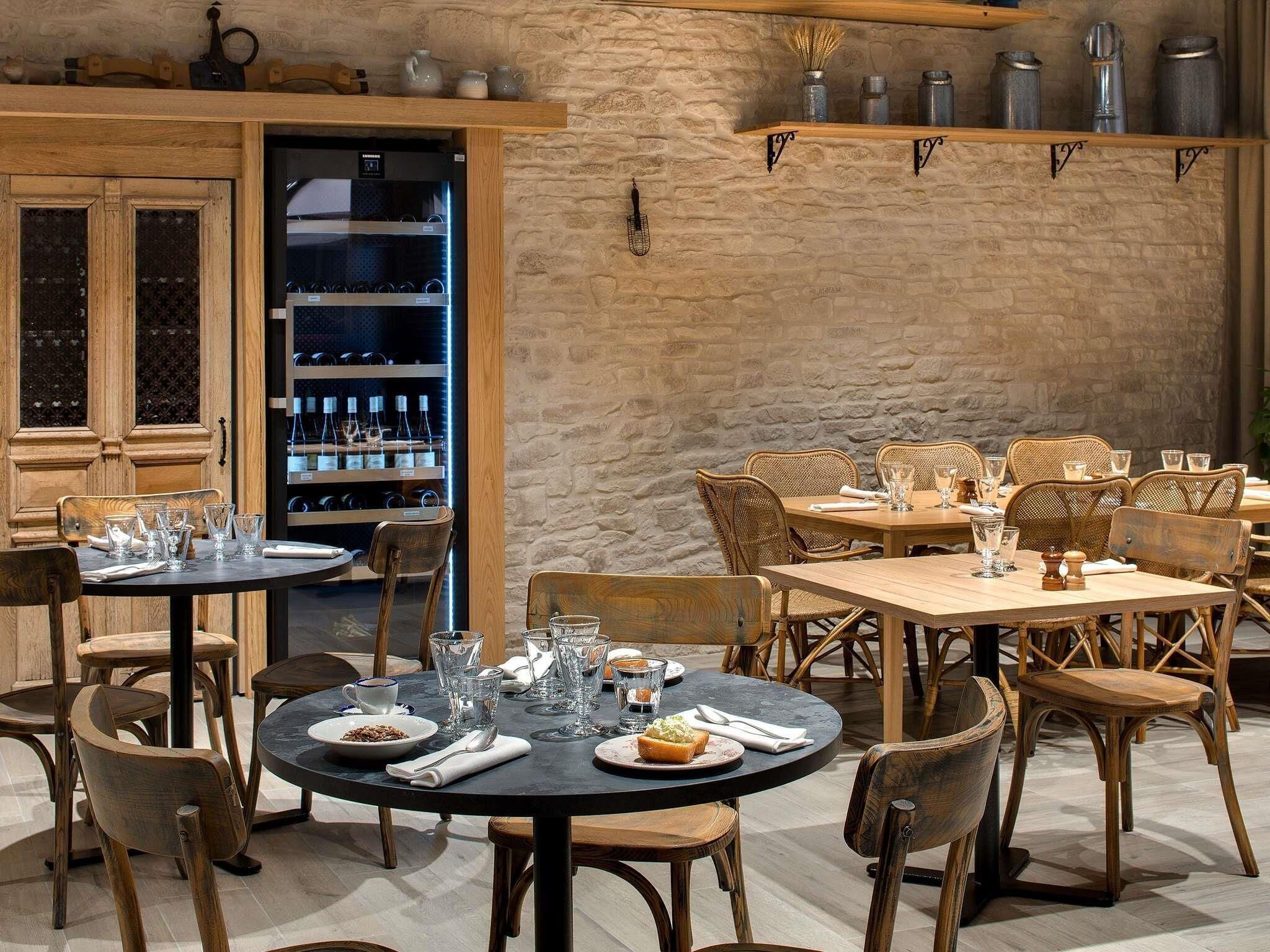 Déjeuner et dîner servis sur place