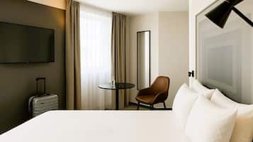 Desk, laptop workspace, soundproofing, free cribs/infant beds