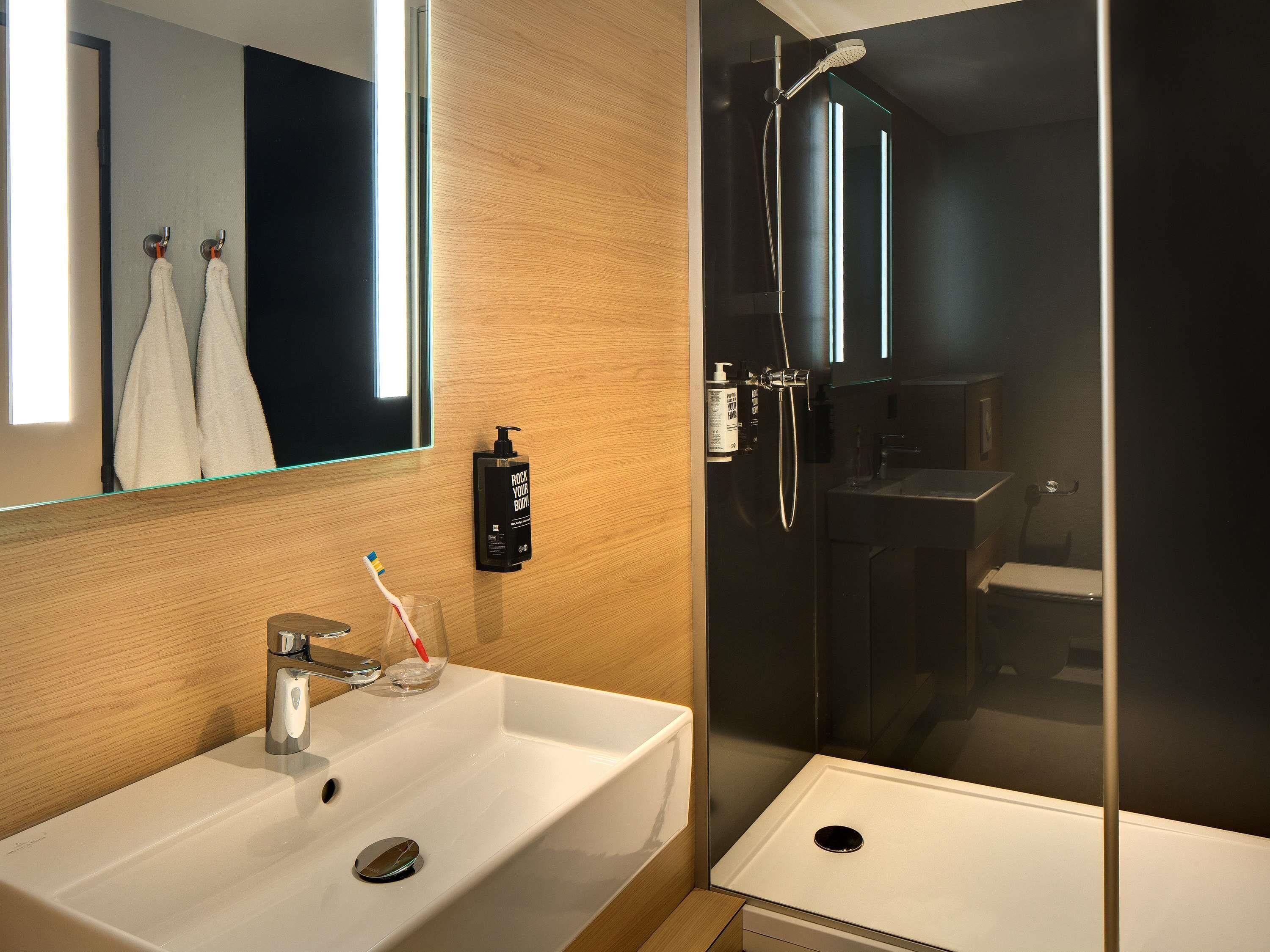 desk, laptop workspace, soundproofing, free cots/infant beds