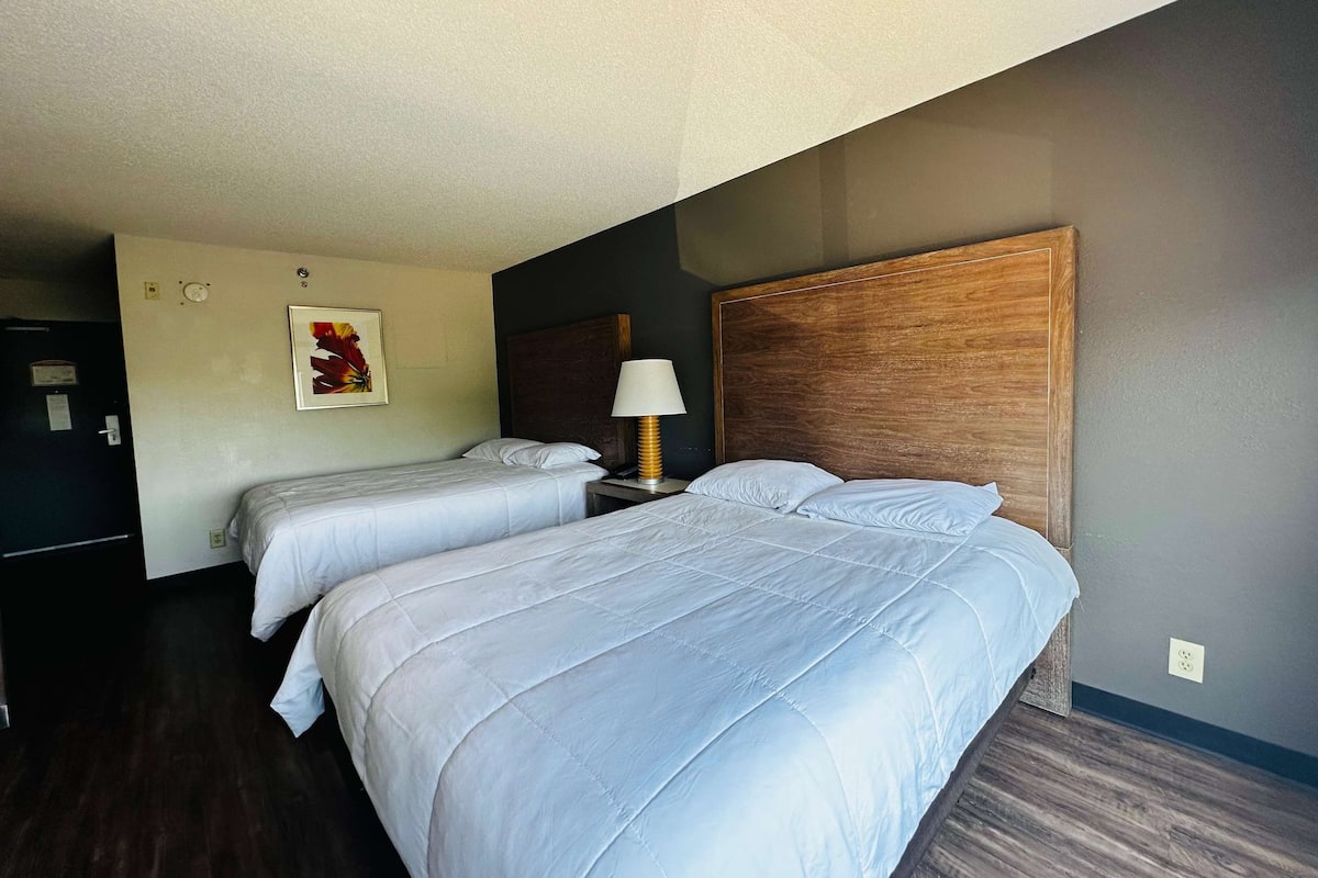 Deluxe-Zimmer, 2 Doppelbetten, Nichtraucher | Italienische Bettbezüge von Frette, hochwertige Bettwaren