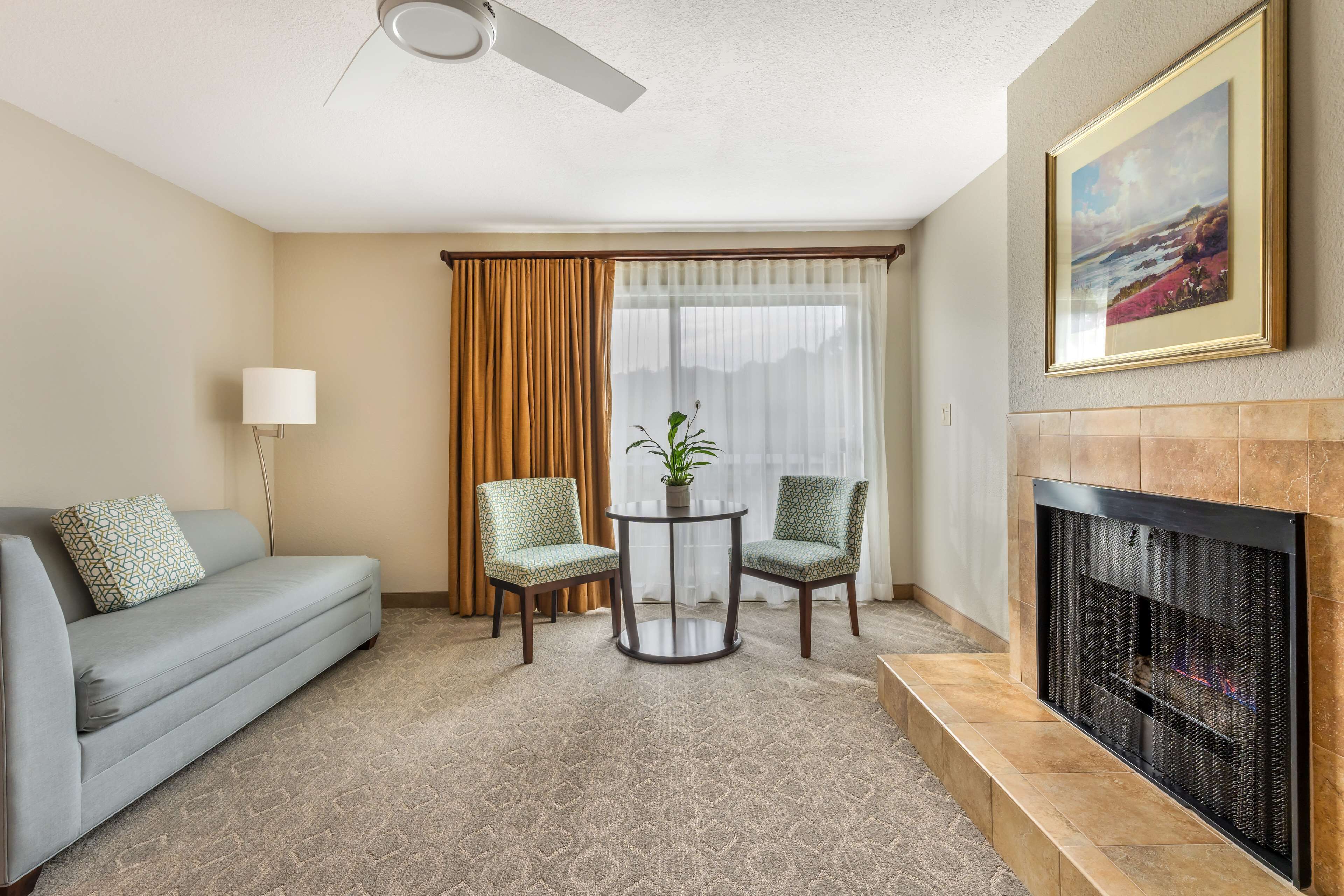 standard room, 1 king bed, non smoking, fireplace (oversized room) | in-room safe, desk, iron/ironing board, free cots/infant beds